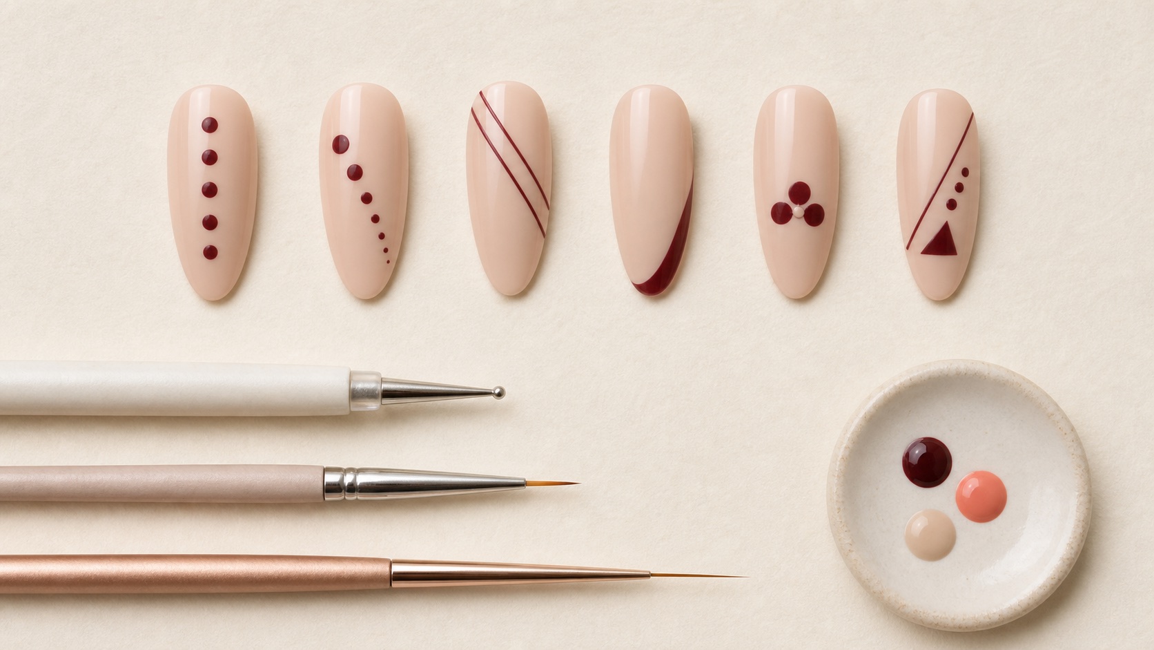 Sei esercizi progressivi di nail art semplice con punti, linee, curva French, fiore a punti e geometria su tip nude