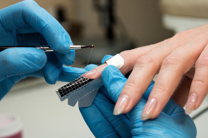 how to apply nail form