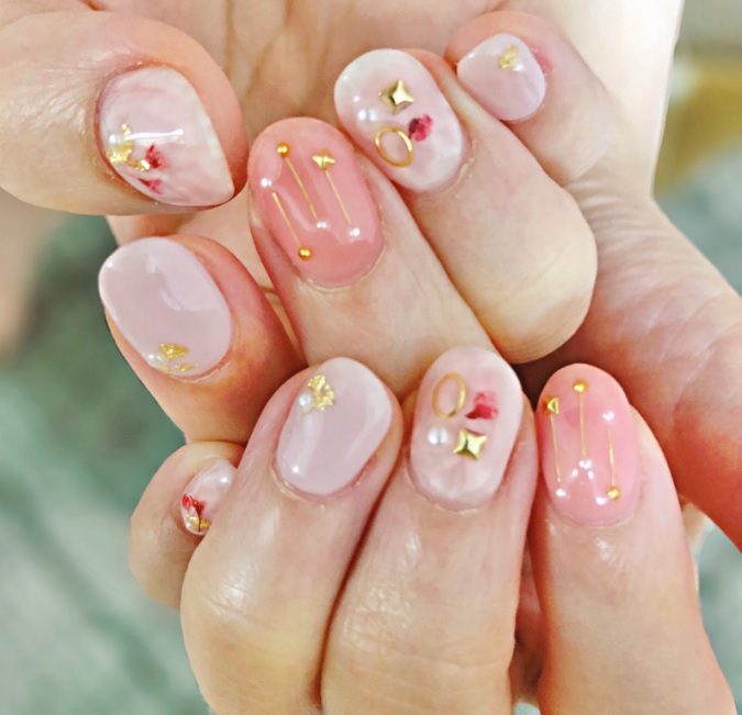 short nails and nail art