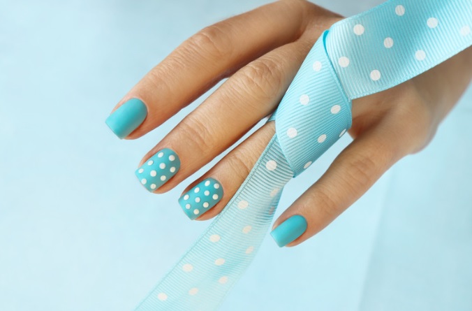 short nails with micropainting