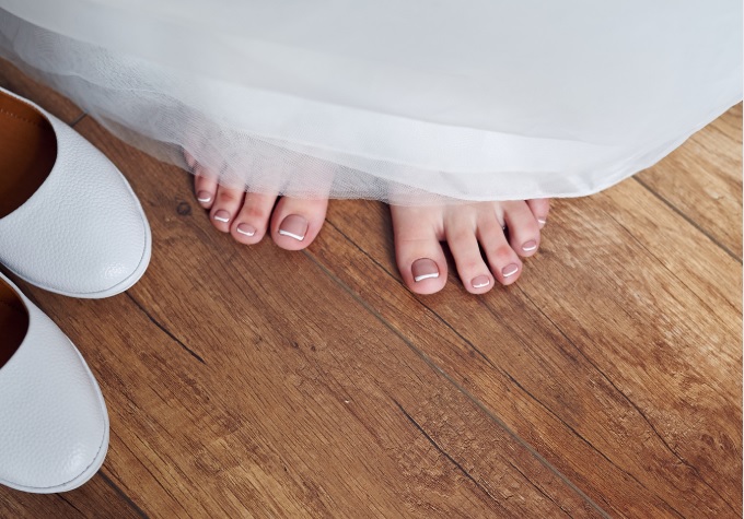 bride's feet