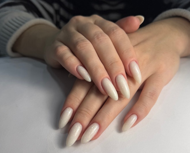 nude nails with glitter