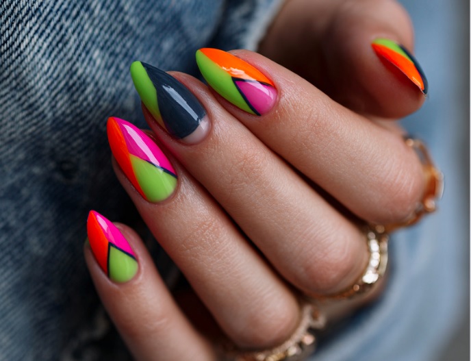 geometric nail art