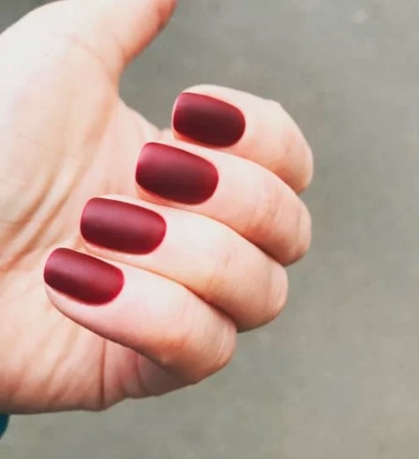 red matte nails