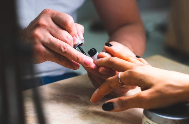 black gel nails