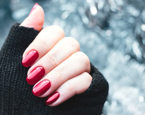 burgundy nails